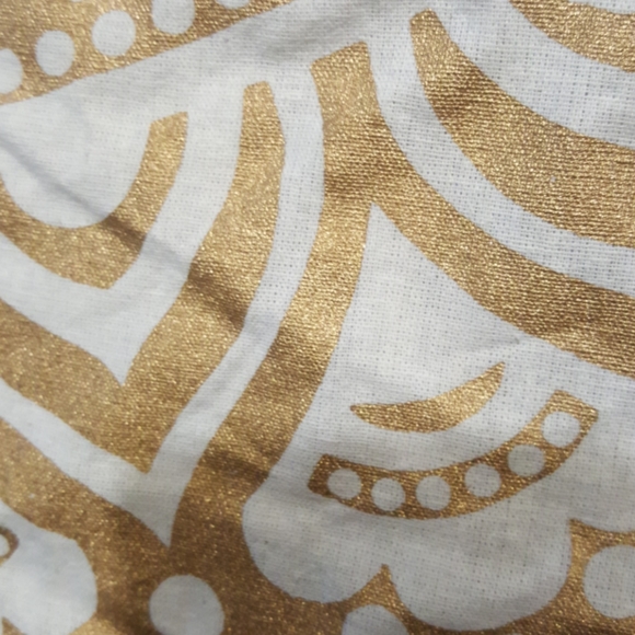 NEW BO HO GOLD AND WHITE, TABLE CLOTH, WALL ART. - Picture 7 of 16